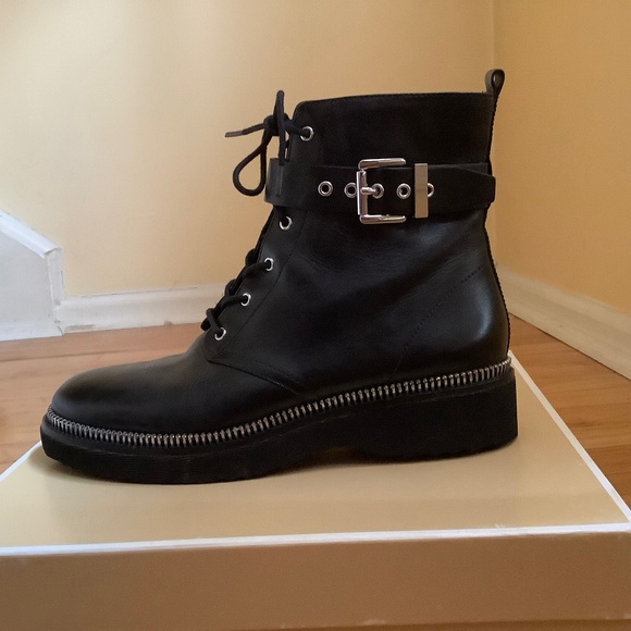 Michael Kors Vivia Zip Trimmed Leather Combat Bootie Black SZ 9.5 - Picture 1 of 16